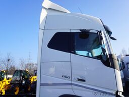 Volvo FH 650 8x4 / Truck chassis / steered 4th