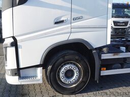 Volvo FH 650 8x4 / Truck chassis / steered 4th