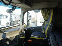 Volvo FH 650 8x4 / Truck chassis / steered 4th
