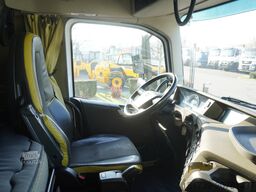 Volvo FH 650 8x4 / Truck chassis / steered 4th