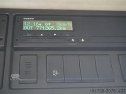 Volvo FH 650 8x4 / Truck chassis / steered 4th