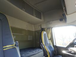 Volvo FH 650 8x4 / Truck chassis / steered 4th