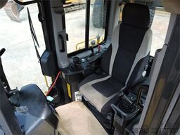 KOMATSU D65EX-15