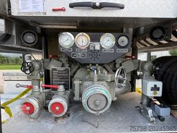 MERCEDES-BENZ 1222 AF 4x4 ALLRAD/Feuerwehr /Pumpe