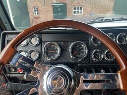 Freightliner FLD 130