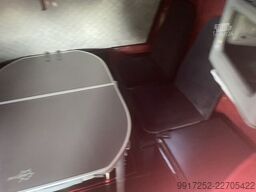Freightliner FLD 130