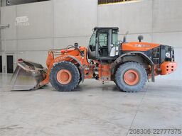 HITACHI ZW310