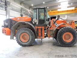 HITACHI ZW310