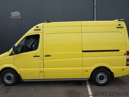 Mercedes-Benz 319CDI Sprinter ambulance