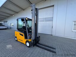 Jungheinrich EFG320 + Ladegerät 3753--EK
