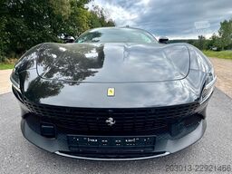 FERRARI Roma Coupe Schwarz
