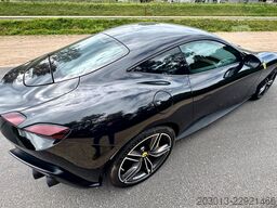 FERRARI Roma Coupe Schwarz