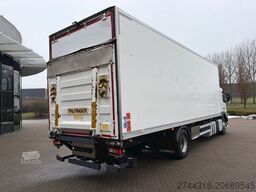 VOLVO FM330