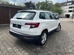 SKODA Karoq 85kW DSG STYLE * Klimaaut. * Navi *