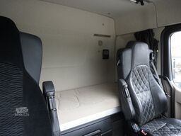 Mercedes-Benz Actros 3563 8x4 / Tipper for grain 20 t