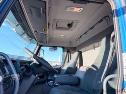 VOLVO FM 330 4x2 7,7 m Curtainsider and Taillift