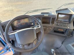 VOLVO FM 330 4x2 7,7 m Curtainsider and Taillift