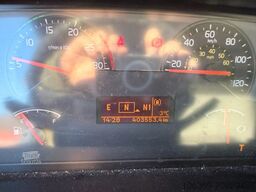 VOLVO FM 330 4x2 7,7 m Curtainsider and Taillift