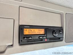 VOLVO FM 330 4x2 7,7 m Curtainsider and Taillift