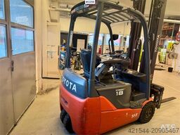 Toyota 8FBEKT18 electric forklift