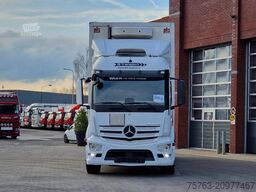 Mercedes-Benz Actros 2646 6x2 - Isolated box with sidedoors -...