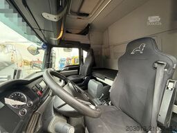 MAN TGX 26.440 Abrollkipper HYVA 20.60.S