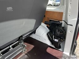 VW Transporter Kombi 2.0 TDI DSG Automaat 140 pk L...