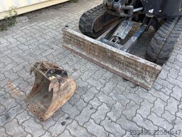 BOBCAT E26 / 2021 BJ / 2 x Löffel / 1.665 H