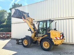 CATERPILLAR 908M / 2015 BJ / 7.656 H / Schaufel + Gabel