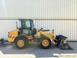 CATERPILLAR 908M / 2015 BJ / 7.656 H / Schaufel + Gabel