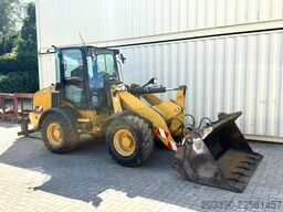 CATERPILLAR 908M / 2015 BJ / 7.656 H / Schaufel + Gabel