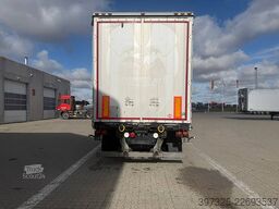 Kässbohrer Curtainsider / Planenauflieger