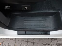 VOLKSWAGEN T6.1 lang / 1. Hand / PDC / Klima / FN: 220