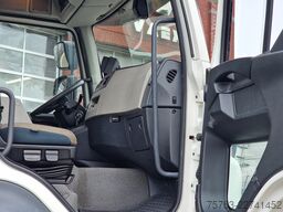 Volvo FL 250 4x2 - Box - Loadlift - A/C - Camera - Eu...