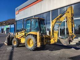 Komatsu WB93R-5. Mixta.