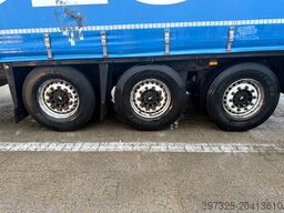 Schmitz Curtainsider / Planenauflieger / Gardin