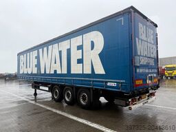 Schmitz Curtainsider / Planenauflieger / Gardin