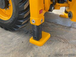 JCB 3DX 4WD hammerlines