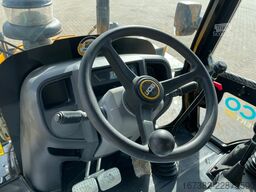 JCB 3DX 4WD hammerlines