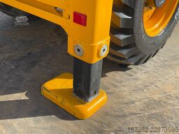JCB 3DX 4WD hammerlines