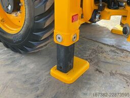 JCB 3DX 4WD hammerlines