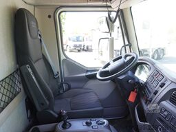 DAF LF 12.210 18-pallet container with tail