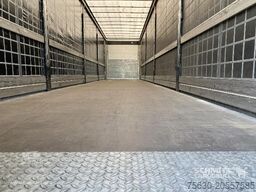 Schmitz Cargobull Semitrailer Curtainsider Standard Hayon