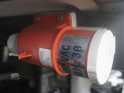 MAN TGX 26.480 / 6x2 / BDF Igloocar