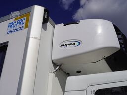 Renault D12 / Lamberet refrigerated truck / lift