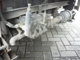 Renders ROC 16.30 Droge stoffen oplegger Met DAF XF