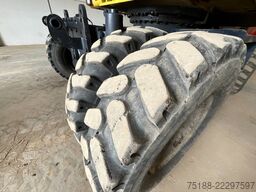 Komatsu PW 220-7