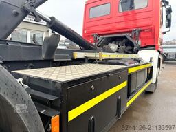 MERCEDES-BENZ Actros 1831K/Abrollkipper-Atlas/exFeuerwehr/24TK