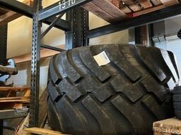 Ufkes 962/25 / Valtra S374 / nur: 1.980h!