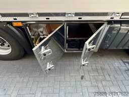 Mercedes-Benz Arocs 3251 8X2 + HMF 7020-K7 FJ 1400-K6 KRAAN/K...